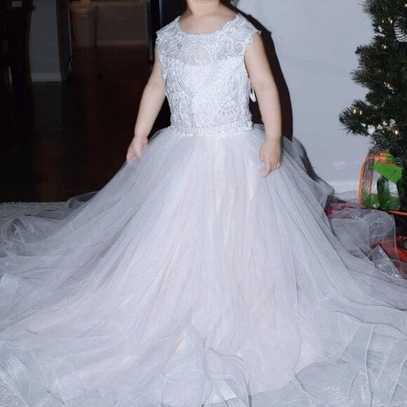 brand new handmade flower girl dress made by milanabyinna